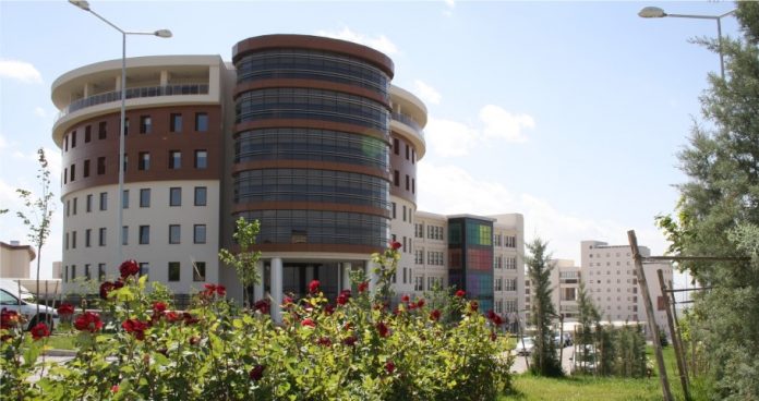 Ufuk Üniversitesi Rektörlüğü 2019-2020 Güz Yarıyılı Yüksek Lisans ve Doktora programı öğrenci alım ilanı yayınladı.